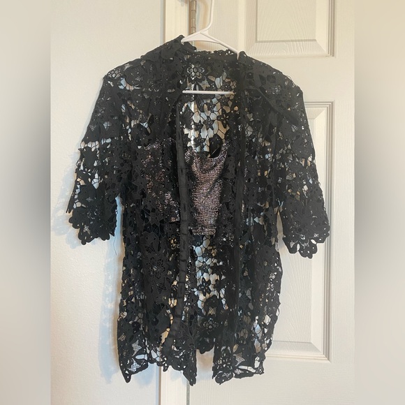 Elegant Black Lace Top - Picture 5 of 5